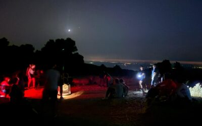 ‘Jaén no duerme en verano’ arranca con éxito de público y cupo agotado en su senderismo nocturno astronómico