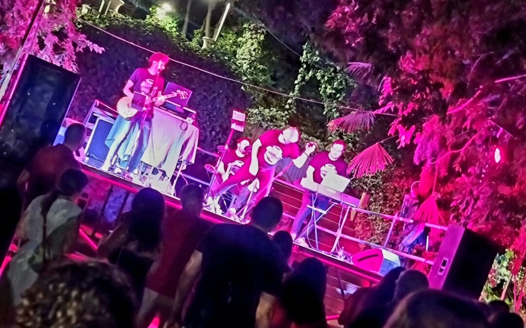 El entorno de Jabalcuz vibra con música en directo junto a la Fuente del Niño de la Espina