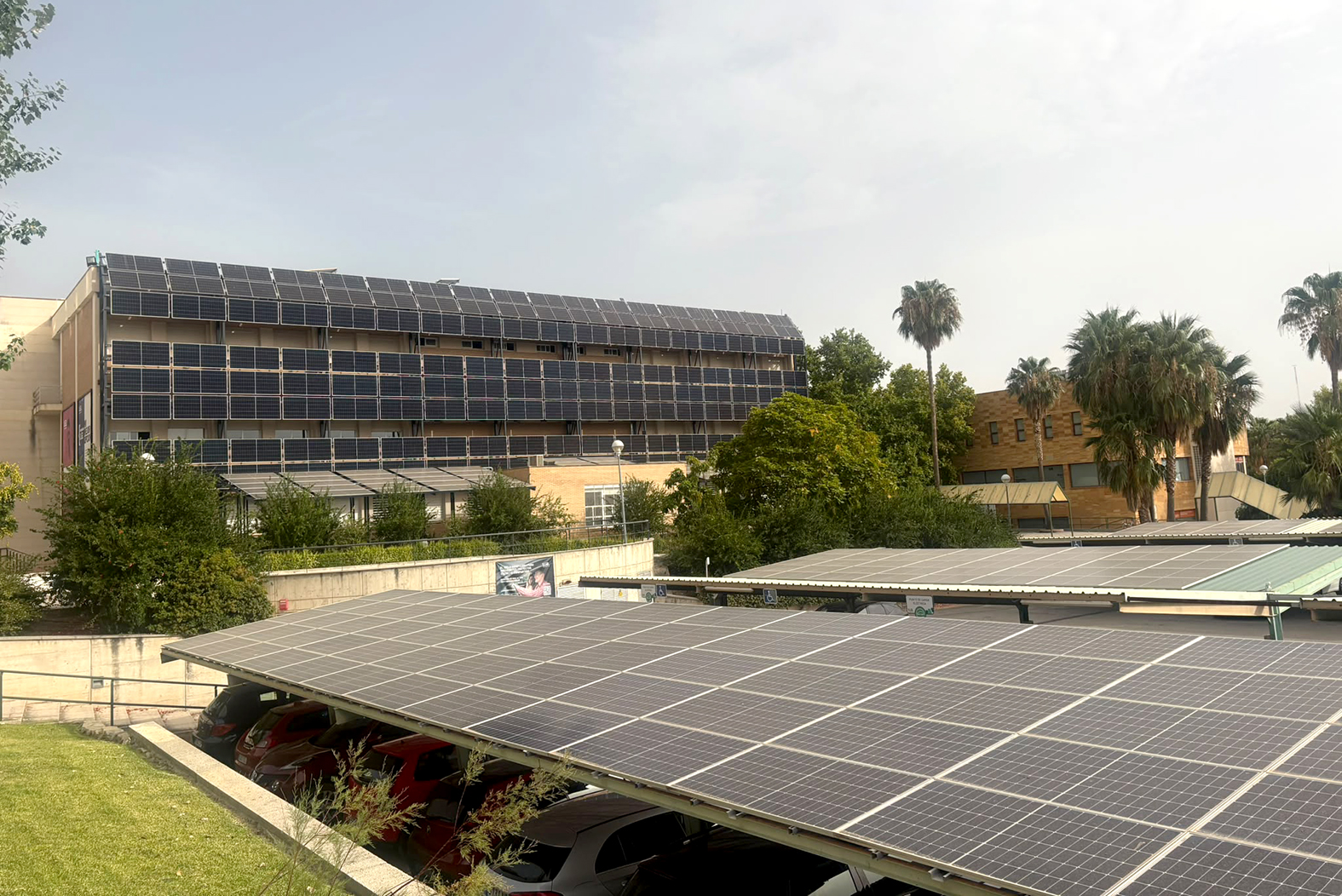 foto_placas_solares_campus_B5-aparcamiento