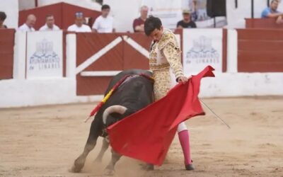 El novillero Alfonso Morales corta una oreja en su debut en Linares