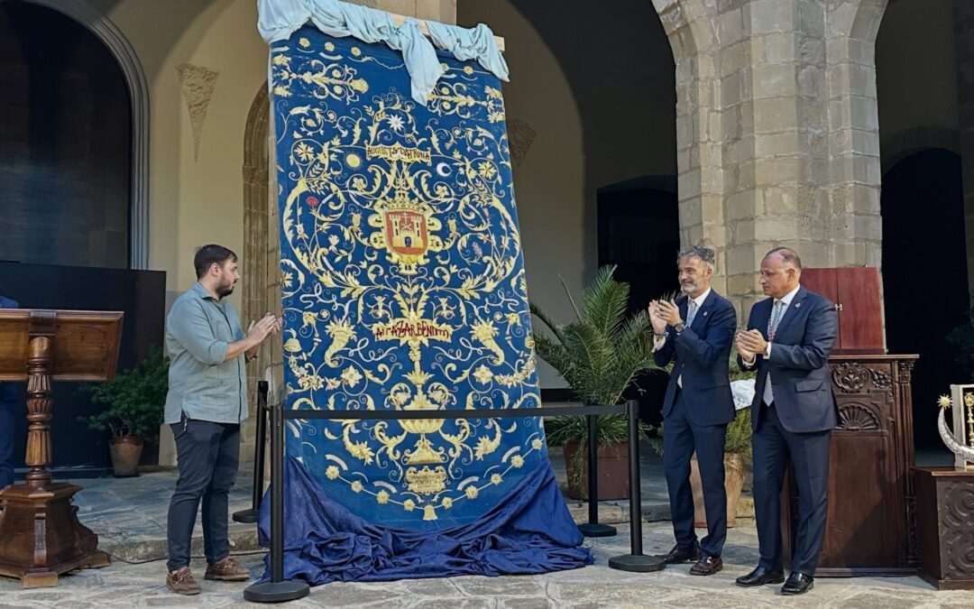 Presentado en la Catedral de Baeza el ajuar de la Coronación Canónica y Pontificia de la Virgen del Alcázar