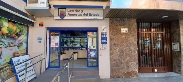 Administración de Lotería 7 de Linares.