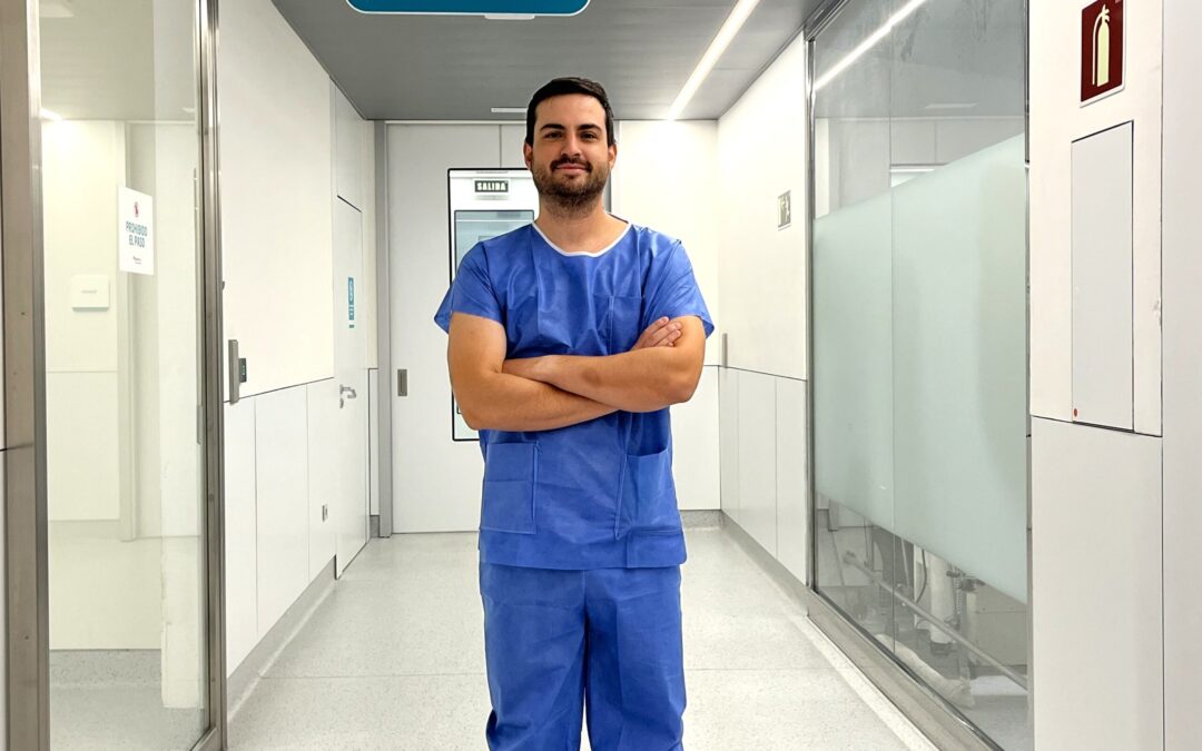 Un especialista de Quirónsalud avisa que más actividad física e inmersiones imprudentes disparan las lesiones estivales