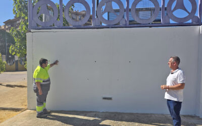 El Ayuntamiento acomete arreglos y pintura para eliminar grafitis en el entorno del Parque del Bulevar