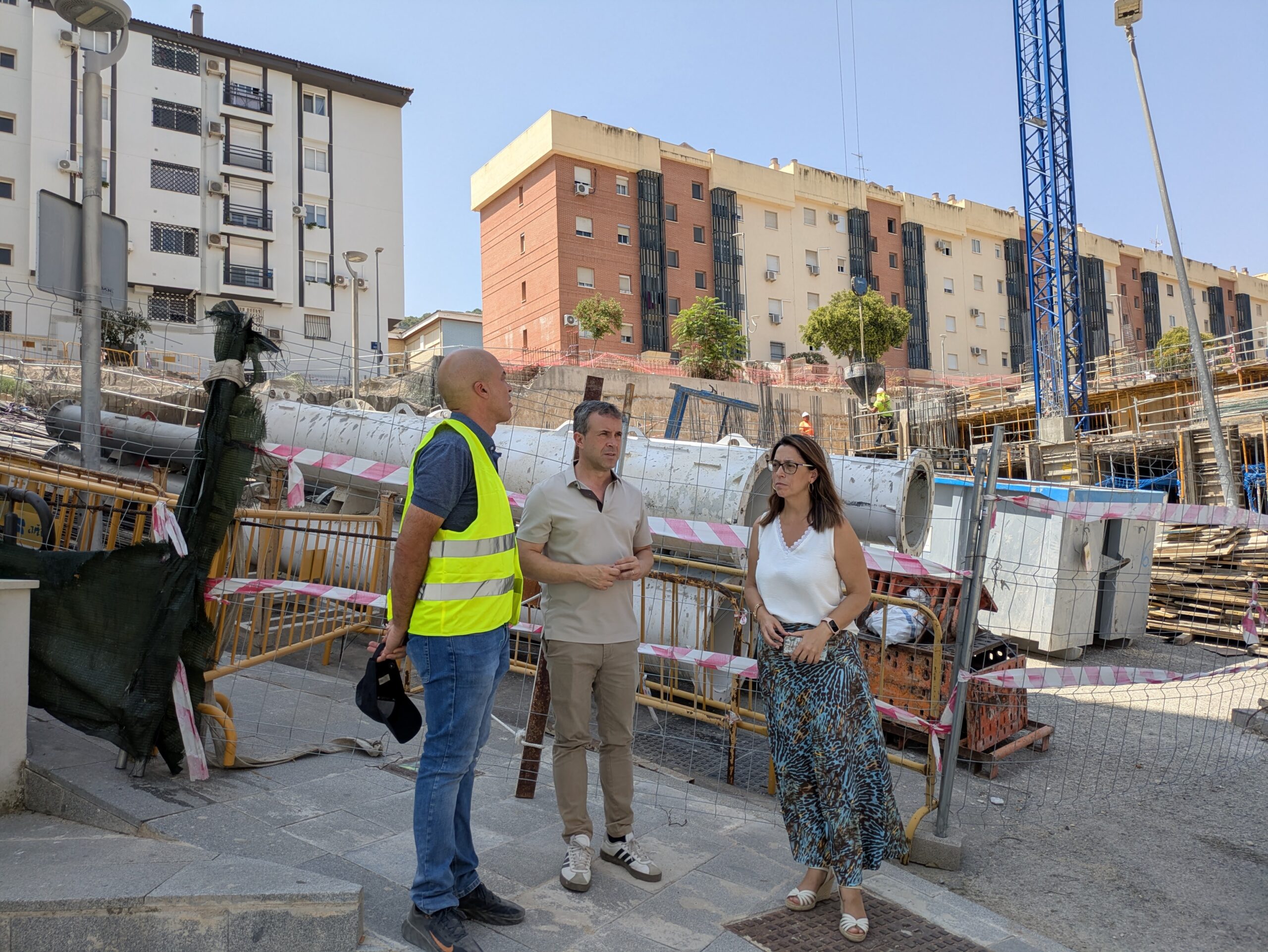 Julio Millan y Africa Colomo visita t rabajos consolidación calle Unicef