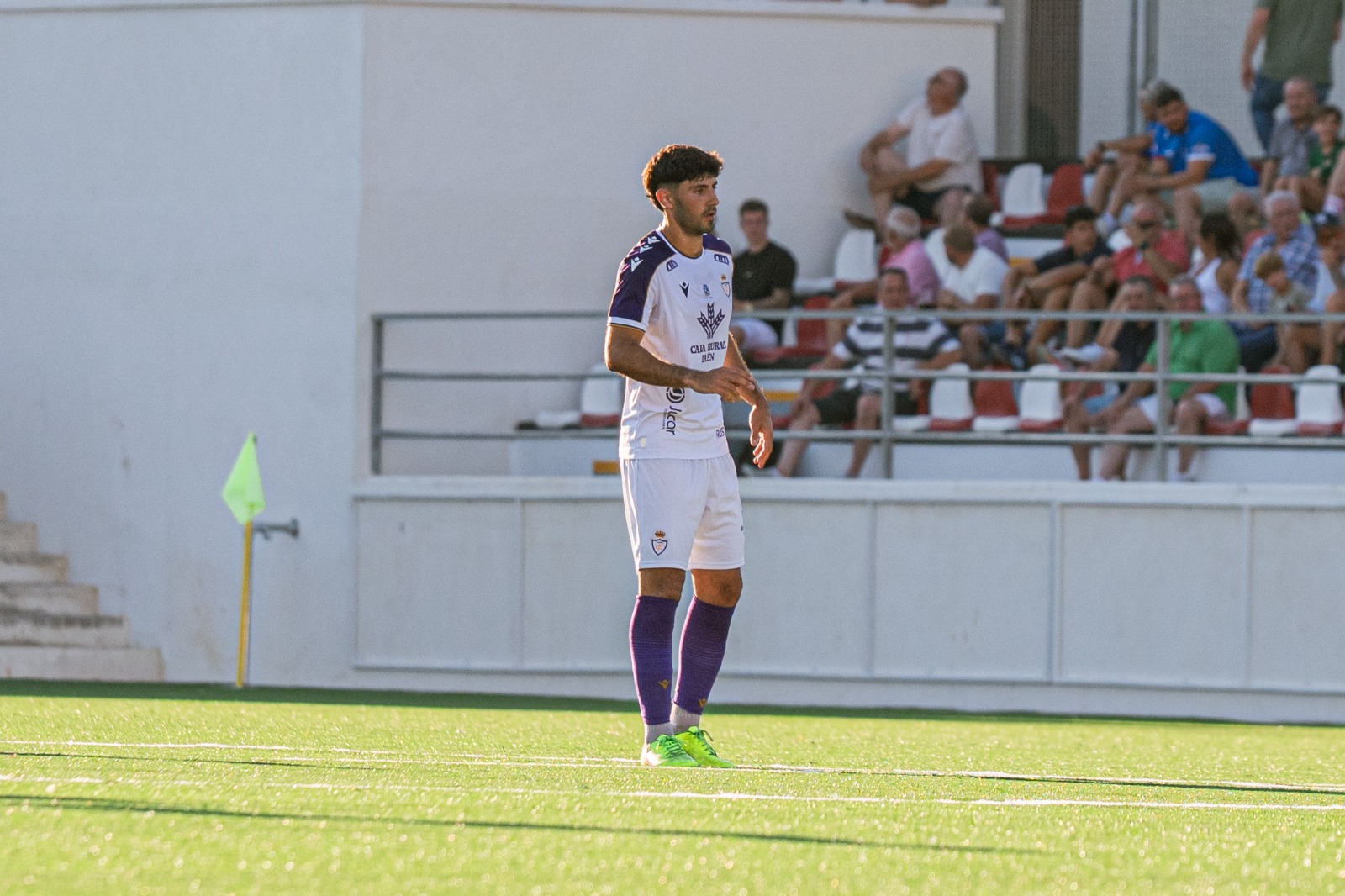 Toni Caracuel renueva hasta 2029 y jugará cedido la próxima temporada en la UD Torre del Mar