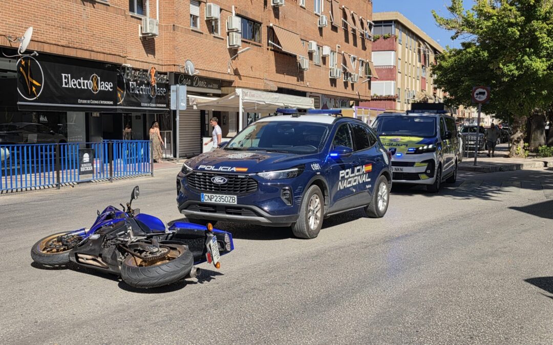 Un herido tras la colisión entre un coche y una moto en la calle Goya de Jaén