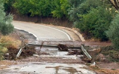 Cambil continúa la limpieza tras la fuerte tormenta que dejó 60 litros por metro cuadrado en una hora y cuarto