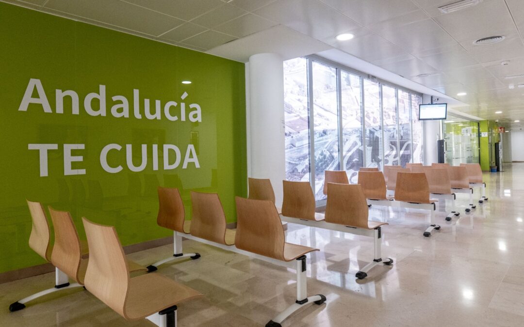 El Hospital de Jaén renueva las áreas de espera de la planta baja del Médico-Quirúrgico